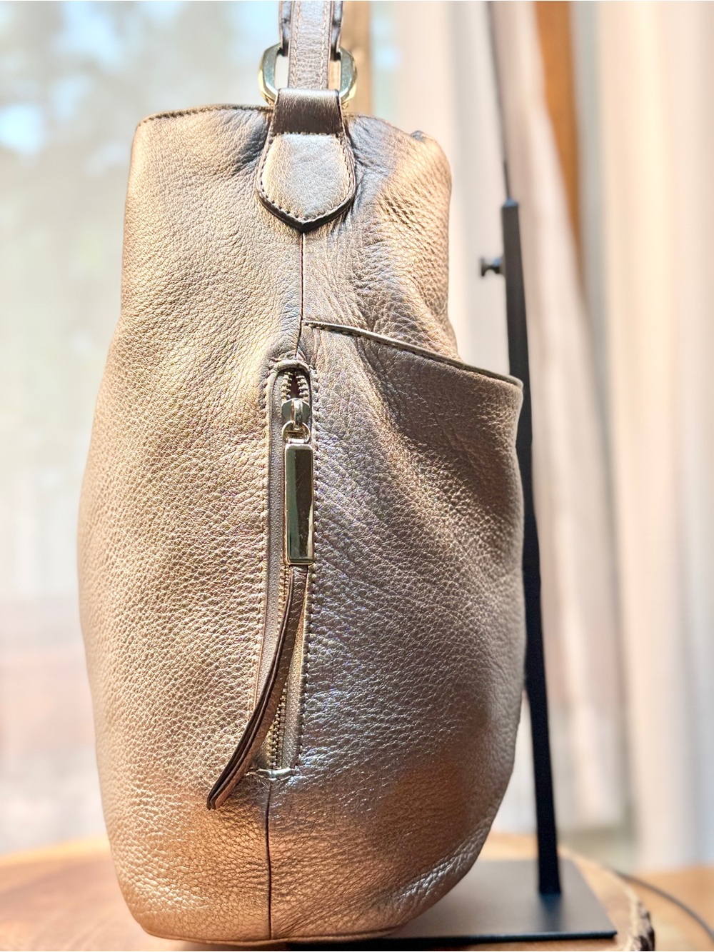 b. makowsky Metallic Gold Pebbled Leather Hobo Shoulder Bag EUC - Picture 5 of 15
